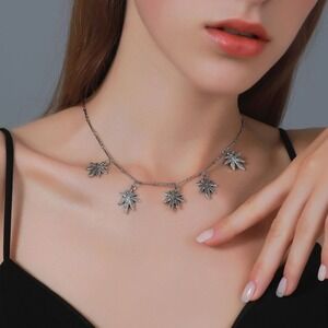 3/30 New Silver Retro Maple Leaf Necklace